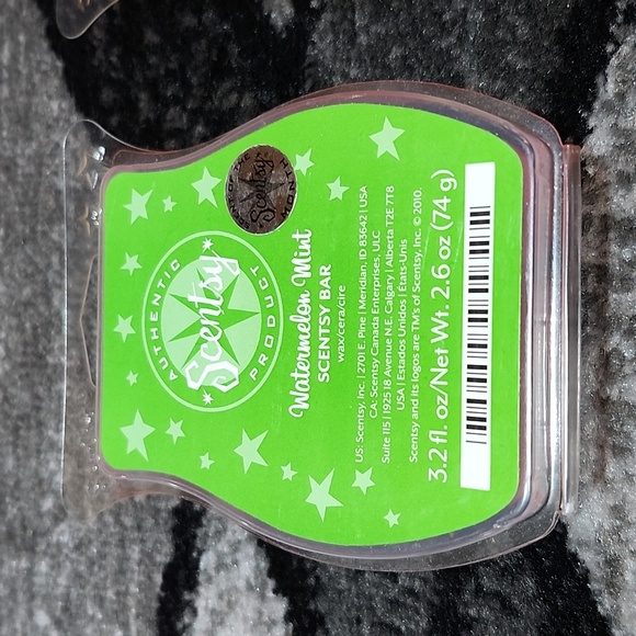 SCENTSY SCENT OF-THE MONTH WATERMELON MINT & BANANA BERRY WAX BARS BUNDLE - Picture 2 of 7